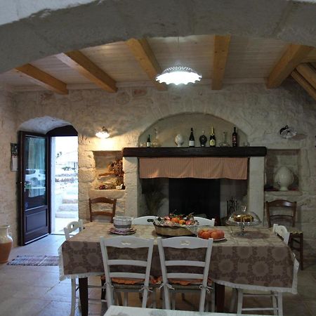 Trulli Donna Isabella Bed & Breakfast โลโกโรตอนโด ภายนอก รูปภาพ