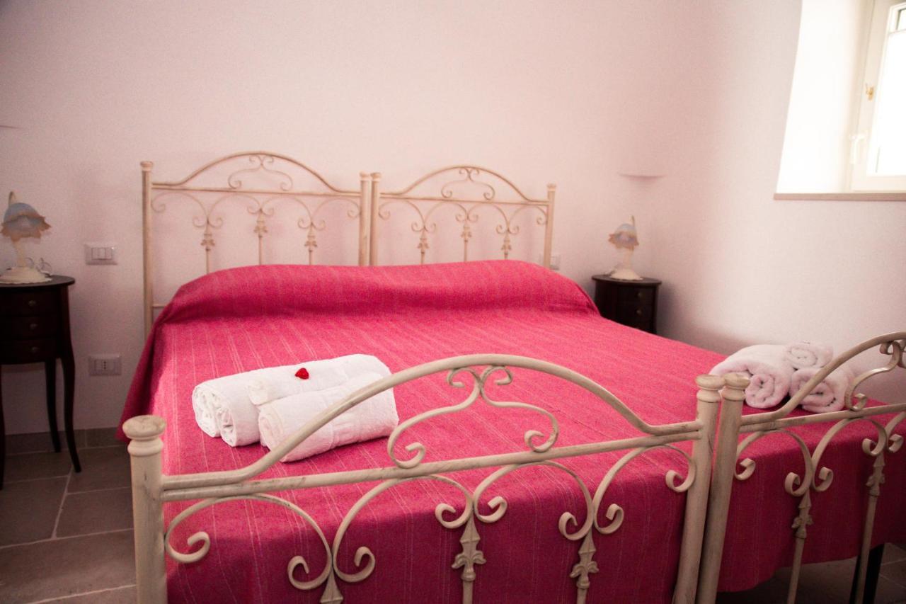 Trulli Donna Isabella Bed & Breakfast โลโกโรตอนโด ภายนอก รูปภาพ