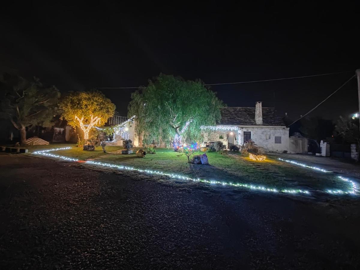 Trulli Donna Isabella Bed & Breakfast โลโกโรตอนโด ภายนอก รูปภาพ