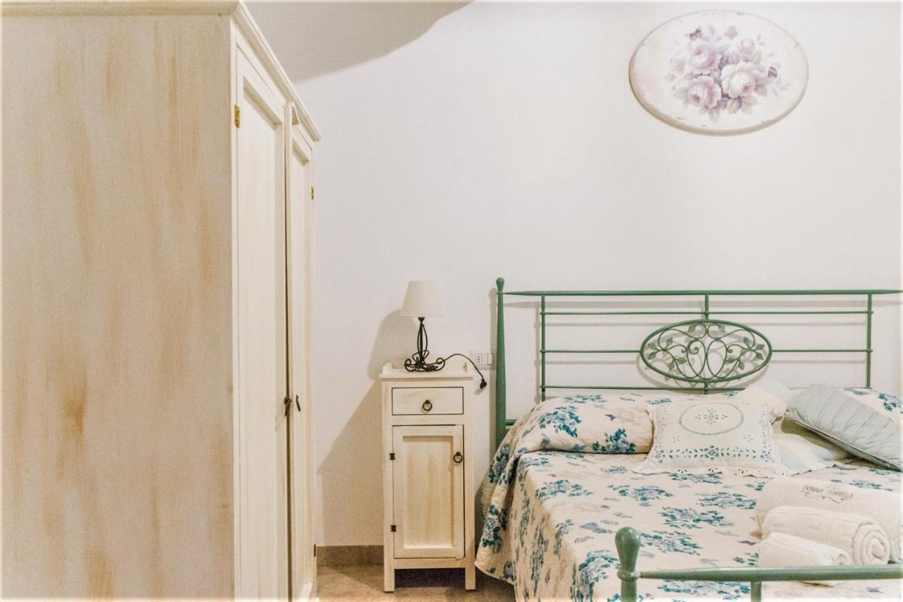 Trulli Donna Isabella Bed & Breakfast โลโกโรตอนโด ภายนอก รูปภาพ
