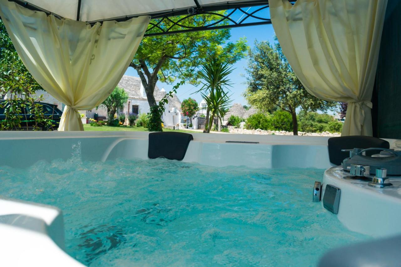 Trulli Donna Isabella Bed & Breakfast โลโกโรตอนโด ภายนอก รูปภาพ