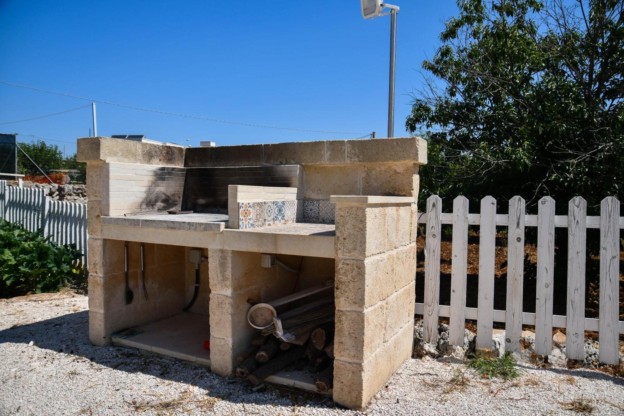 Trulli Donna Isabella Bed & Breakfast โลโกโรตอนโด ภายนอก รูปภาพ